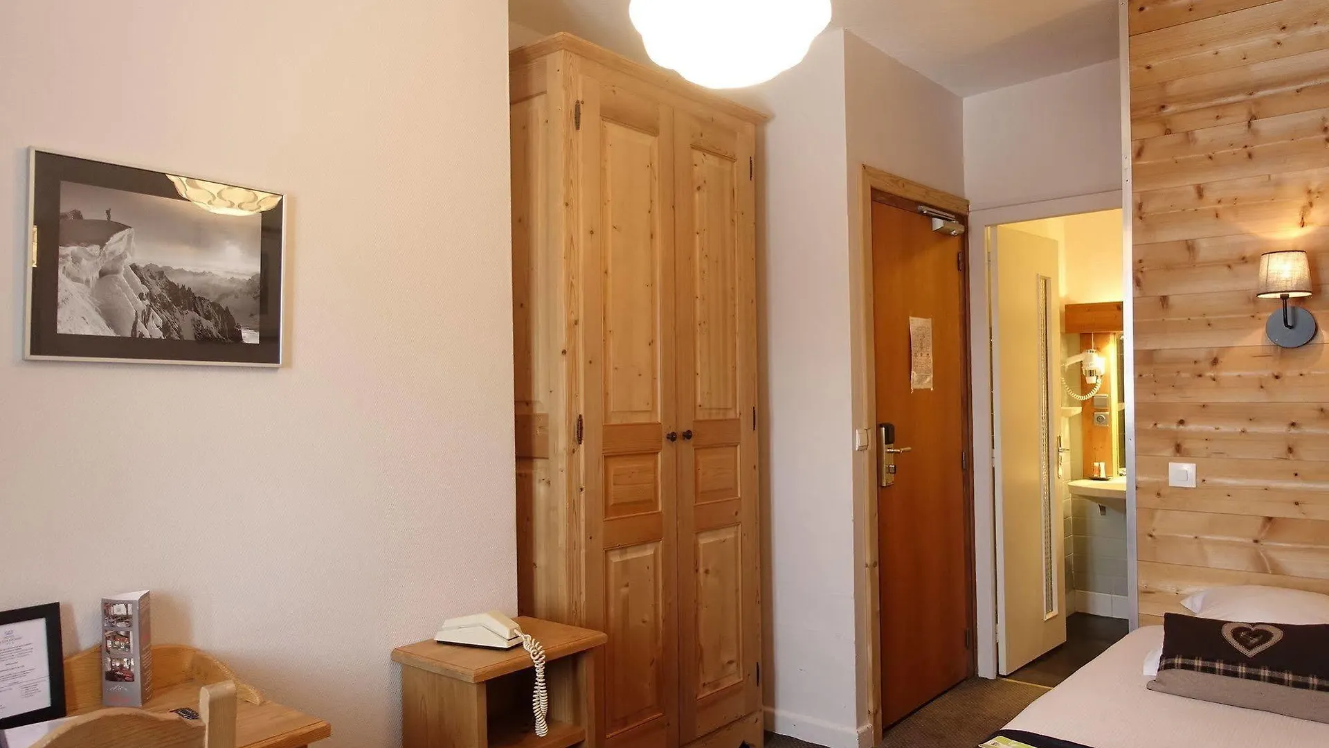 Hotel Restaurant La Couronne Chamonix 3*,  France