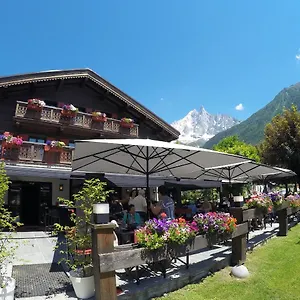 Le Castel Hotel